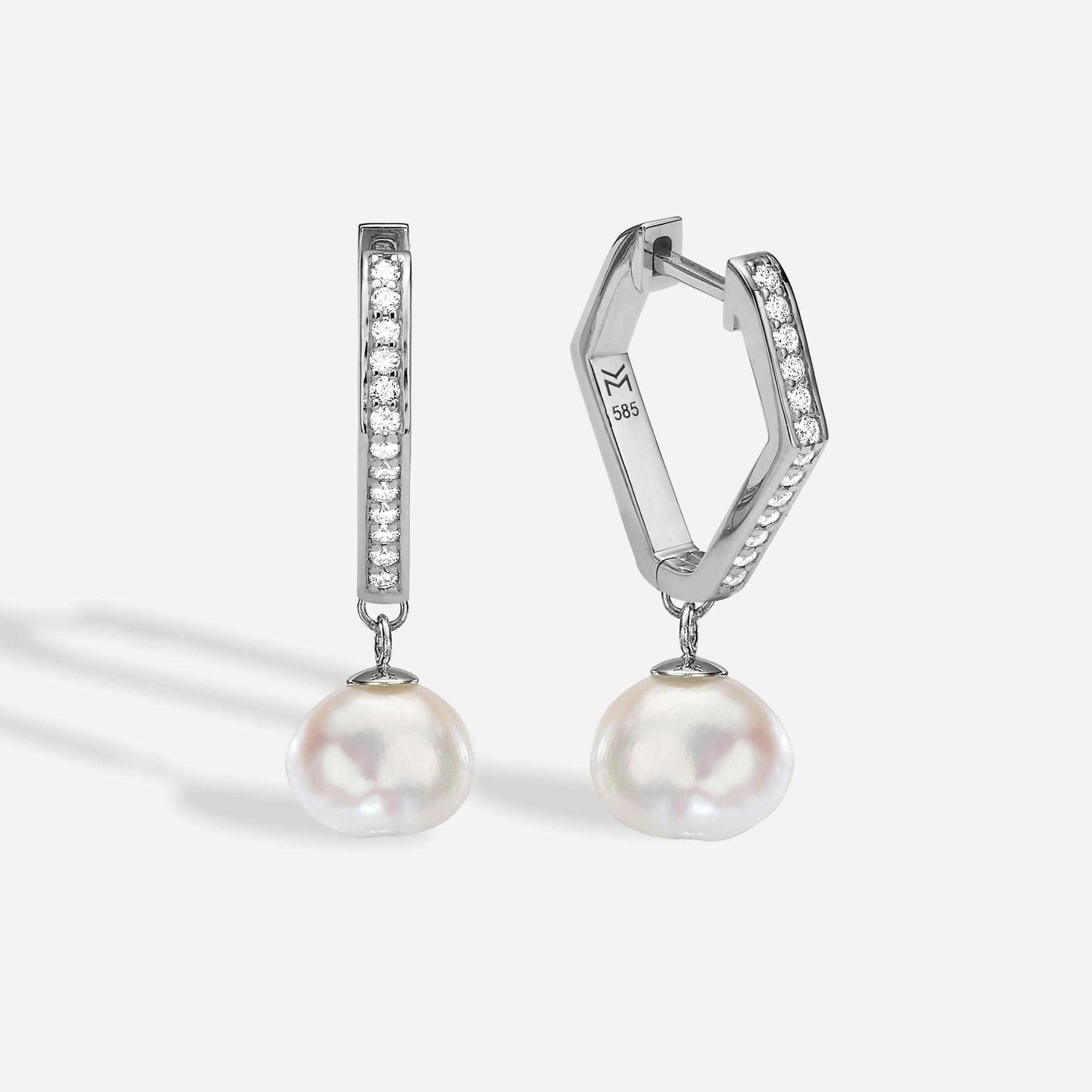 Pearl Octagon Pave Huggies |  עגילי חישוק פאווה עם פנינה