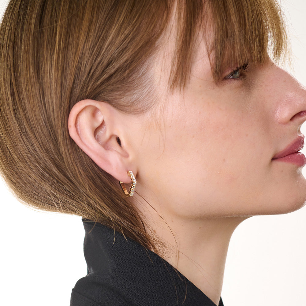 Octagon Huggies | עגילי חישוק יהלומים