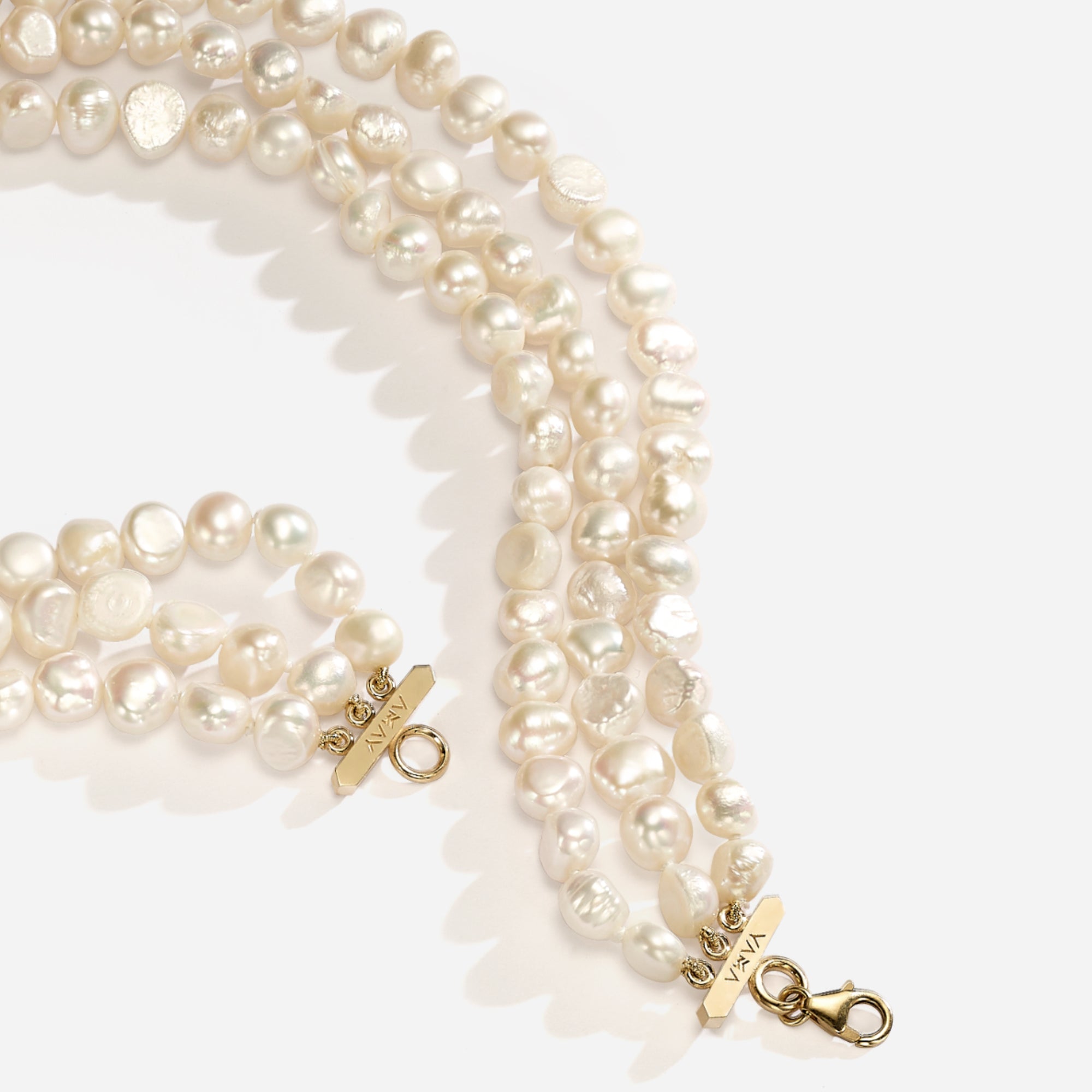 La Pearl | שלישיית שורות פנינים עגולות אמורפיות