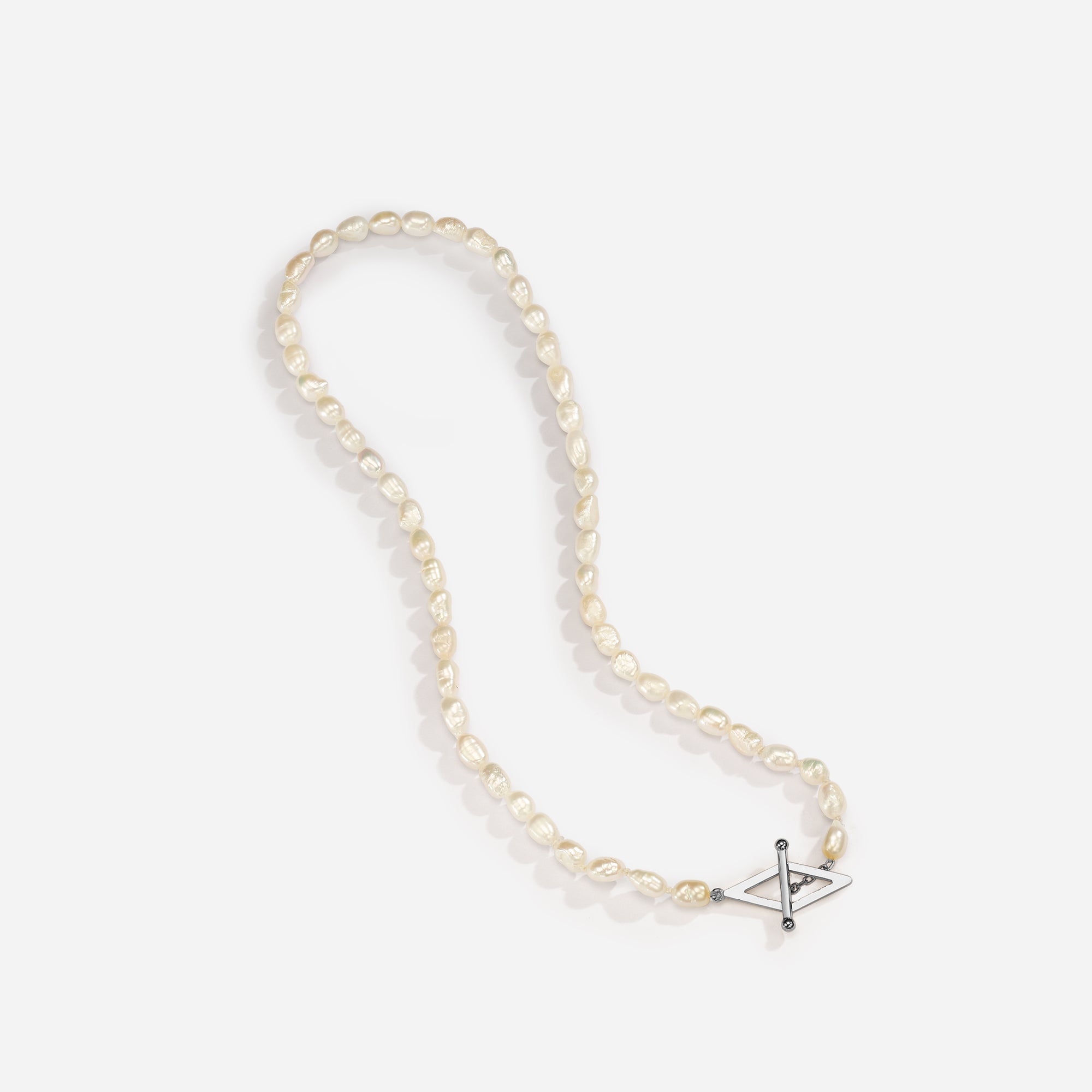 La Pearl | שורת פנינים אמורפיות