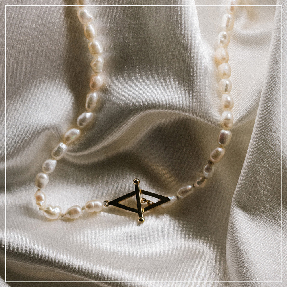 La Pearl | שורת פנינים אמורפיות