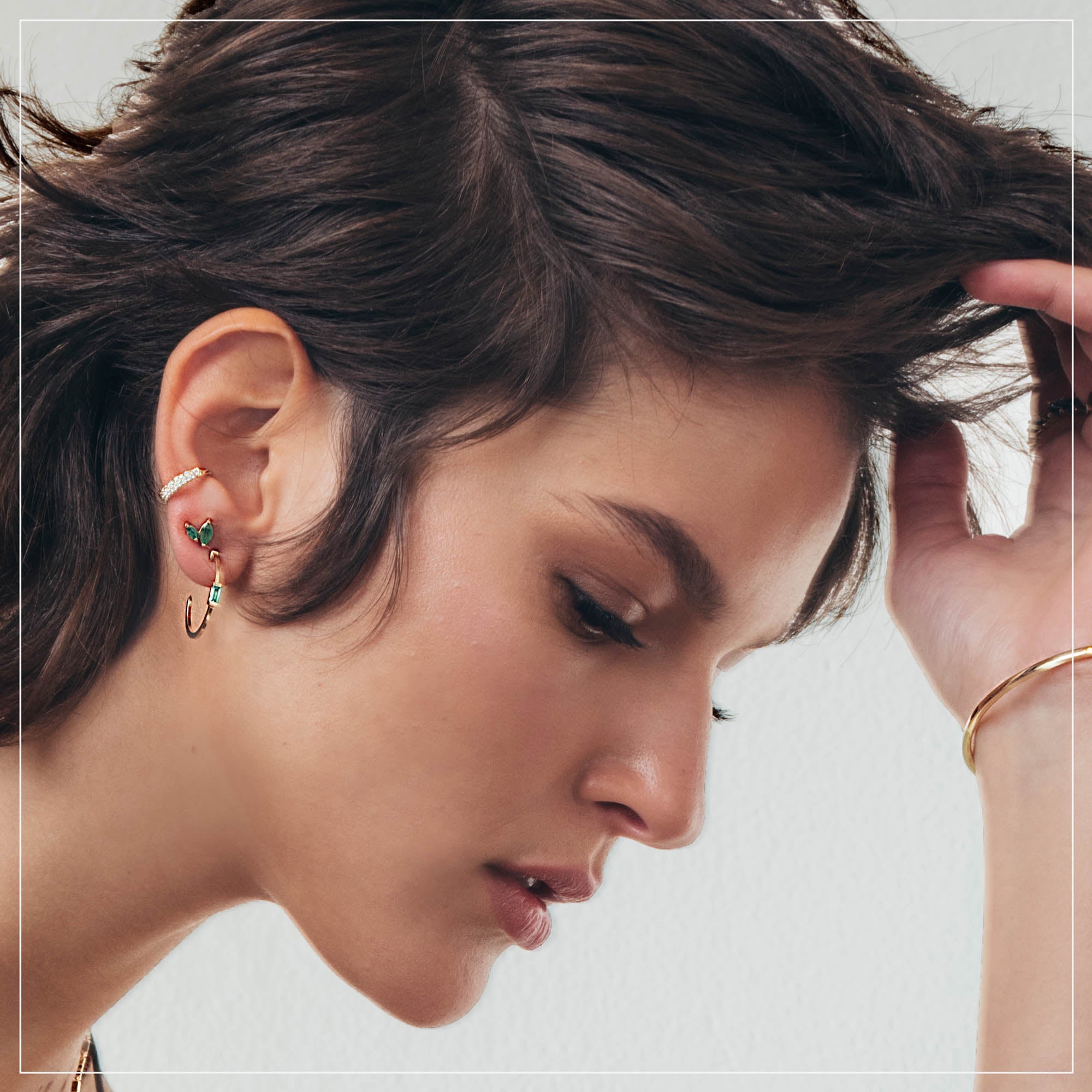 Fantasy | עגילי חישוק אבן אמרלד באגט