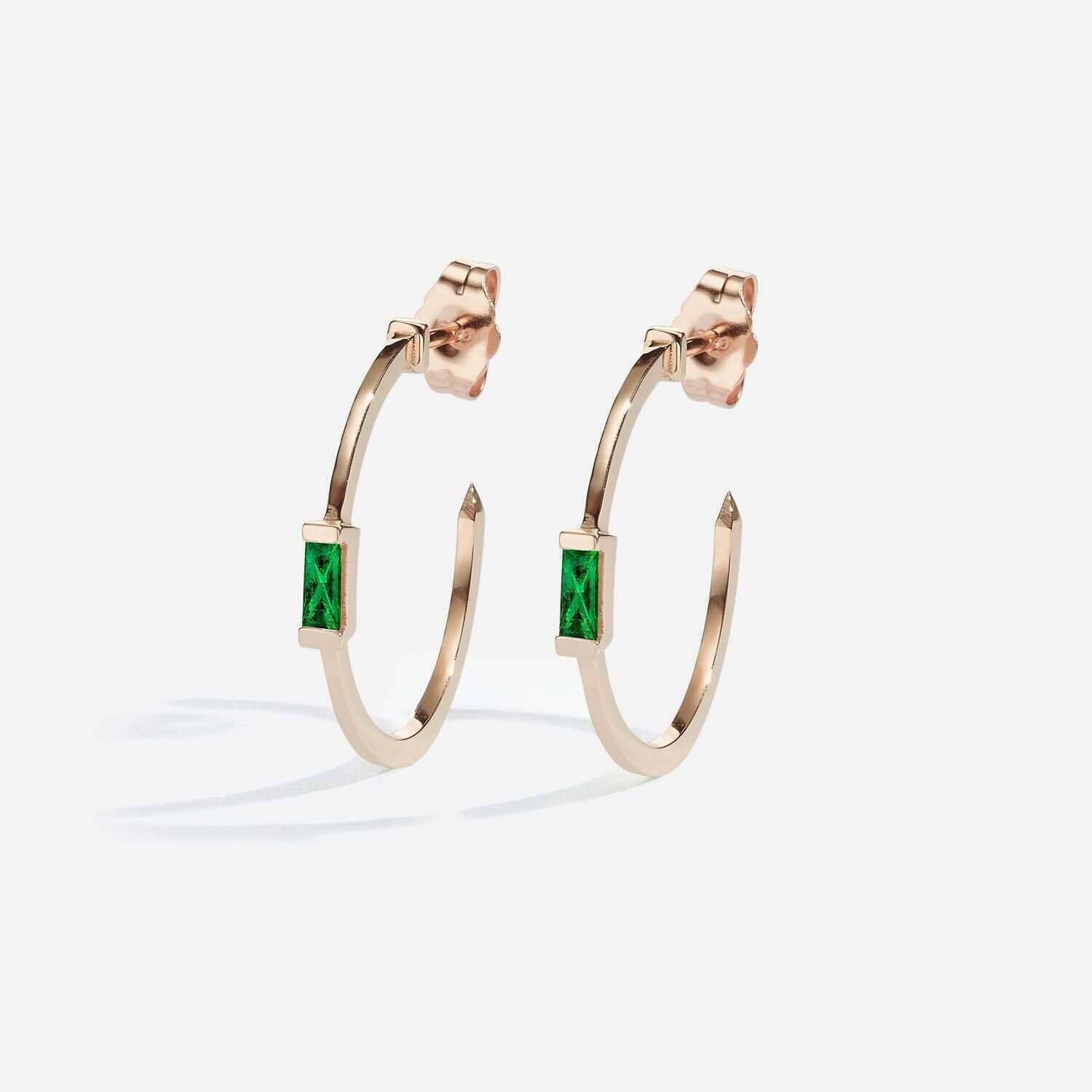 Fantasy | עגילי חישוק אבן אמרלד באגט