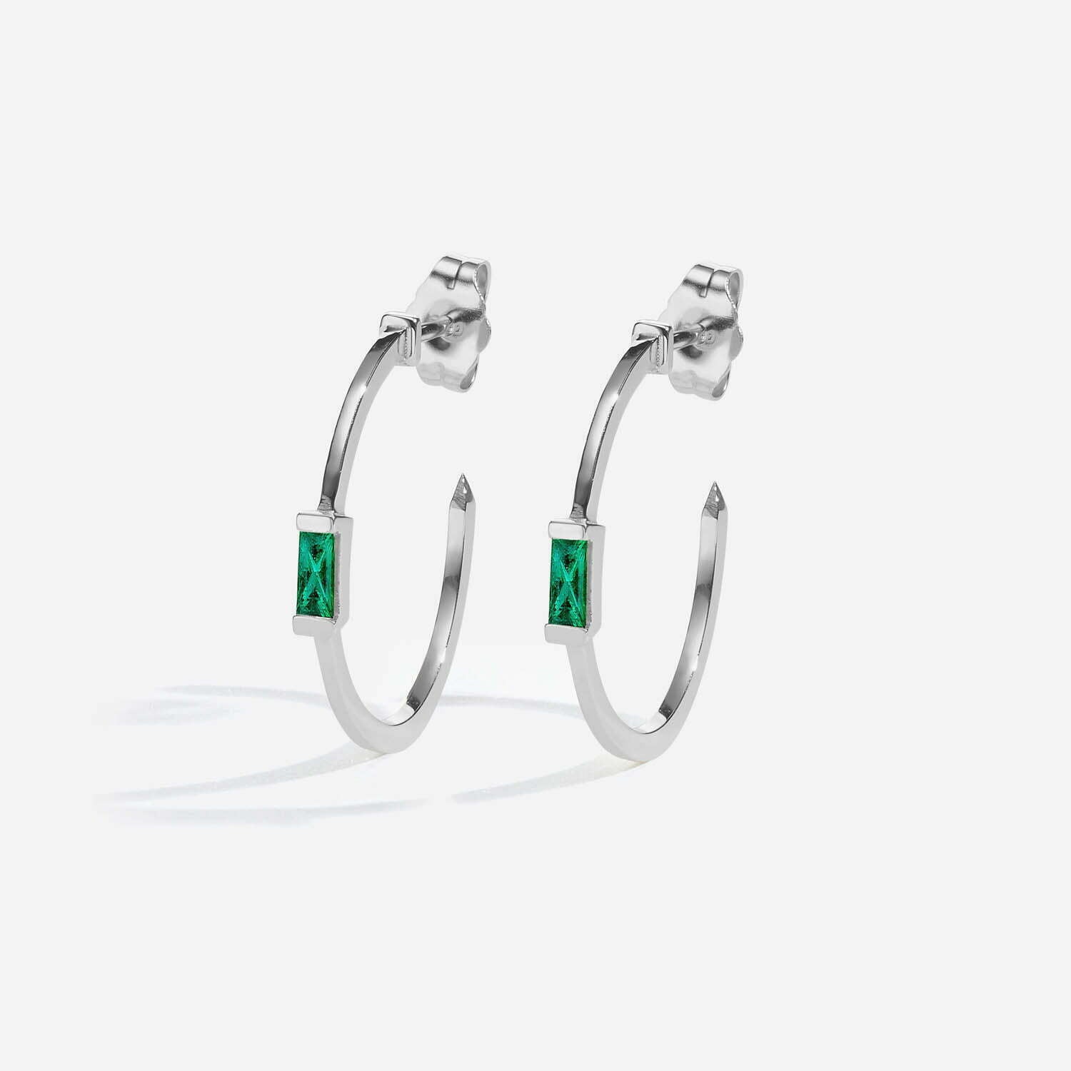 Fantasy | עגילי חישוק אבן אמרלד באגט