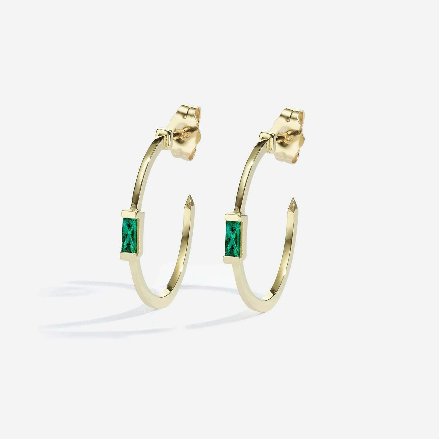 Fantasy | עגילי חישוק אבן אמרלד באגט