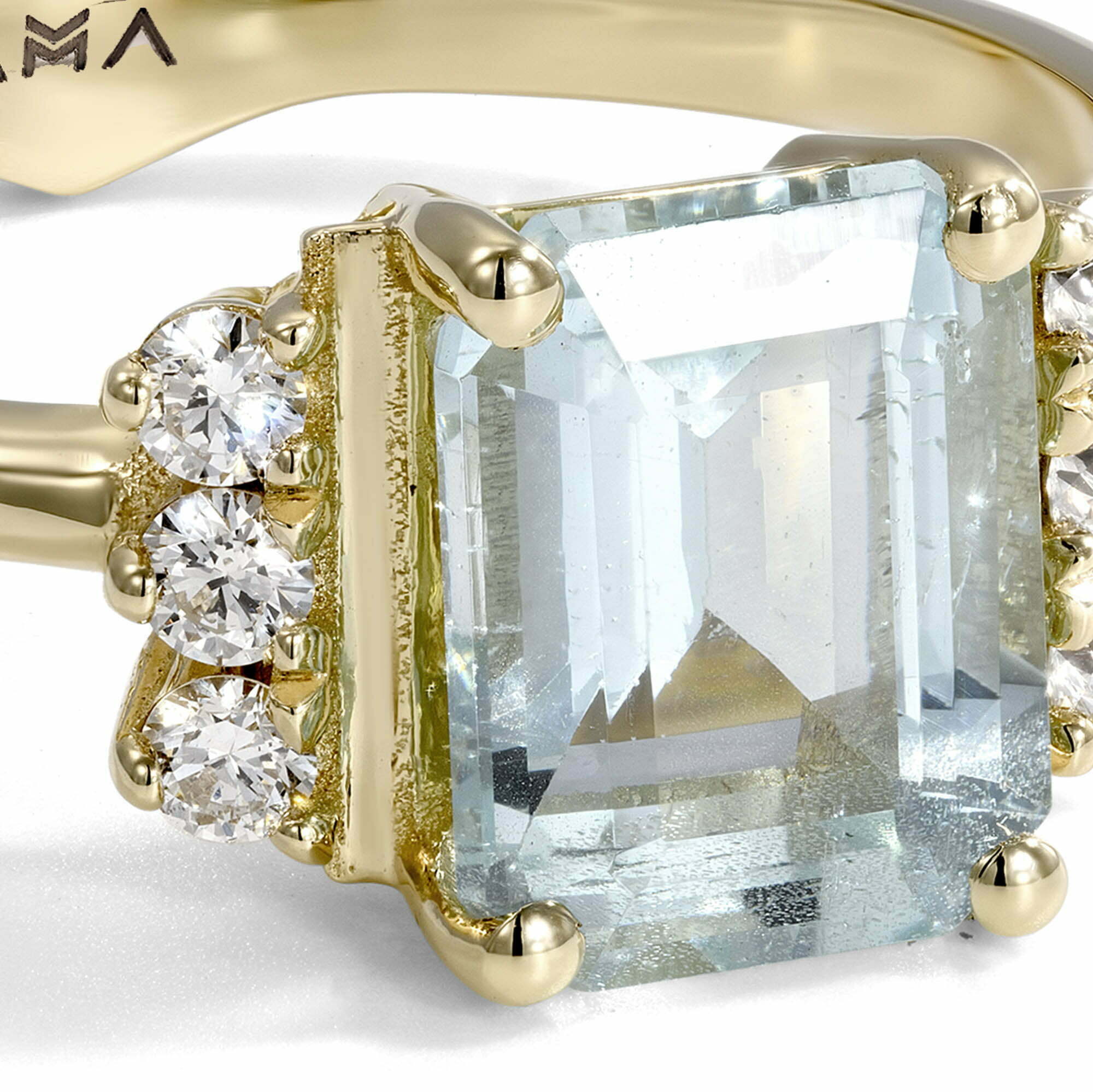 Dipping in Diamonds | אבן אקווהמרין