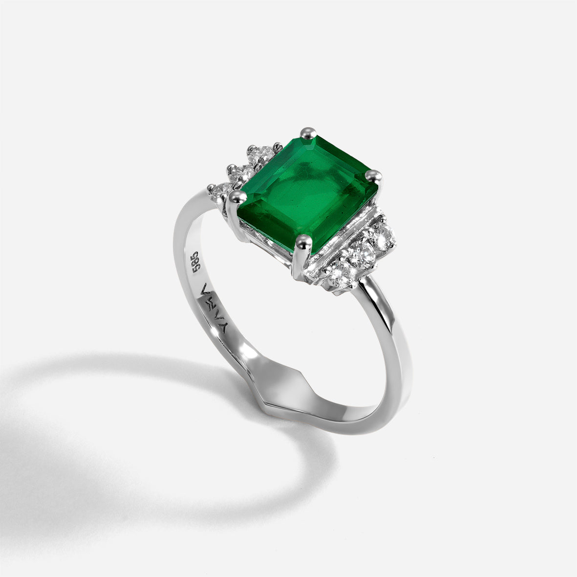 Dipping in Diamonds | אבן אמרלד