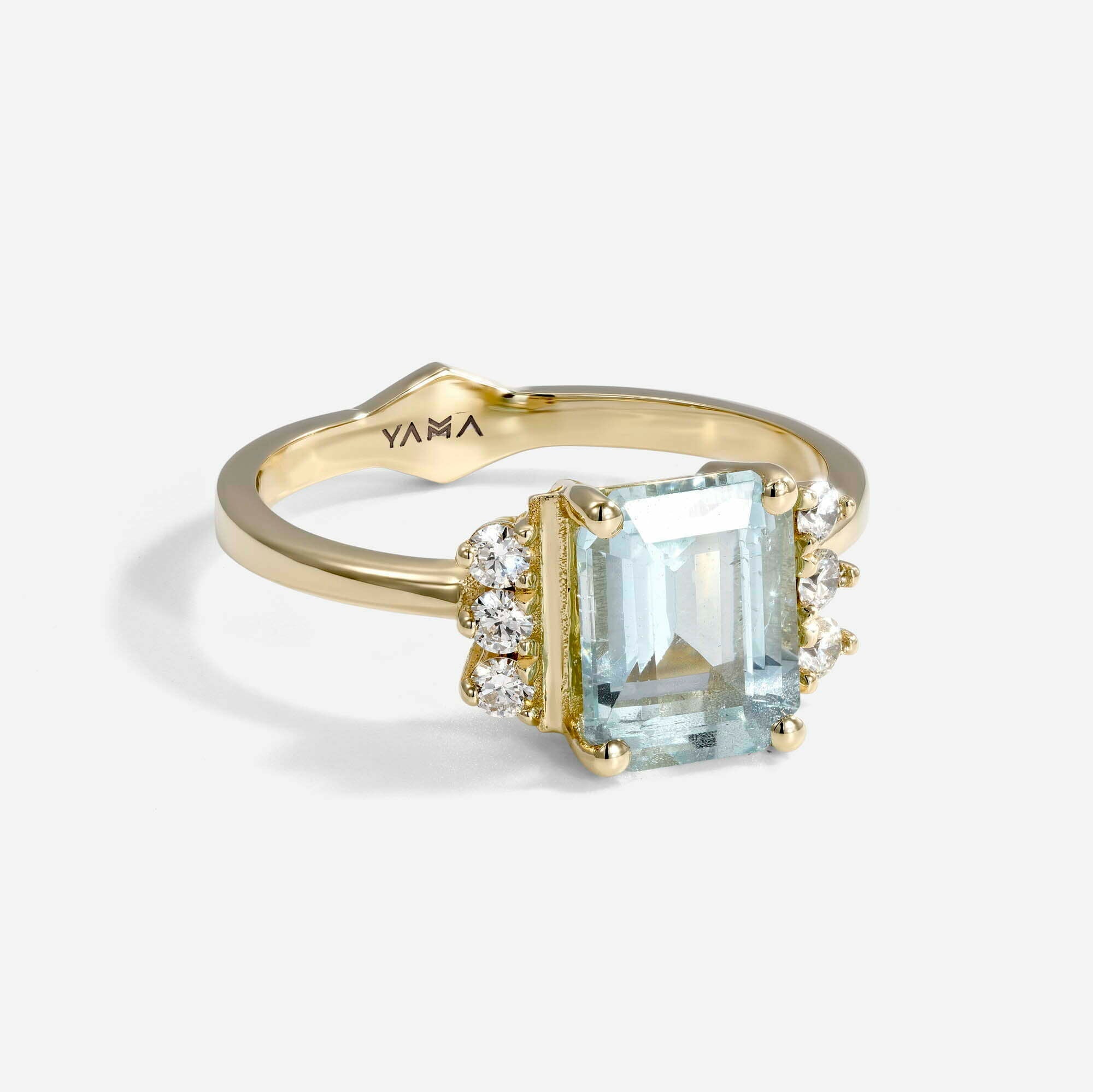 Dipping in Diamonds | אבן אקווהמרין