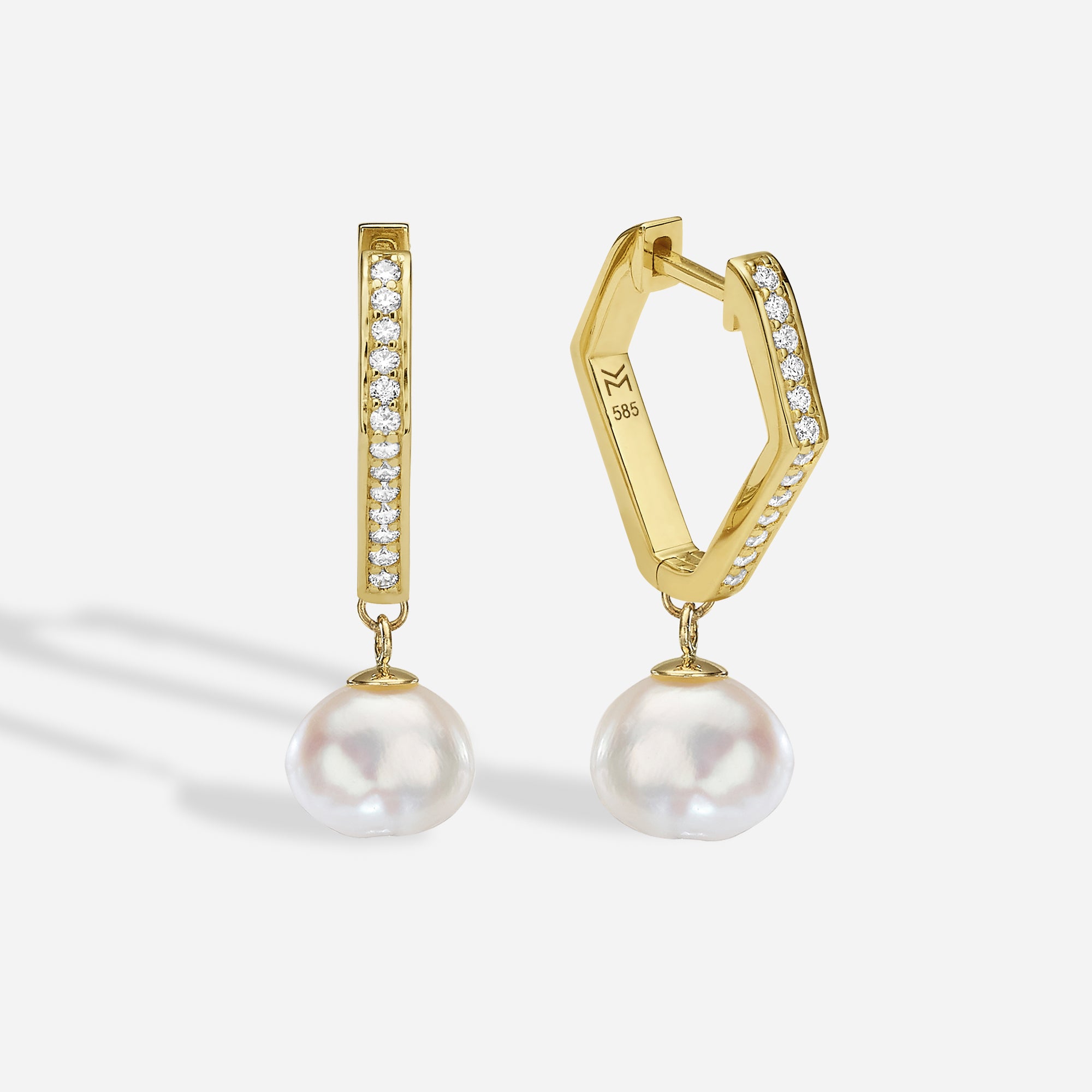 Pearl Octagon Pave Huggies |  עגילי חישוק פאווה עם פנינה