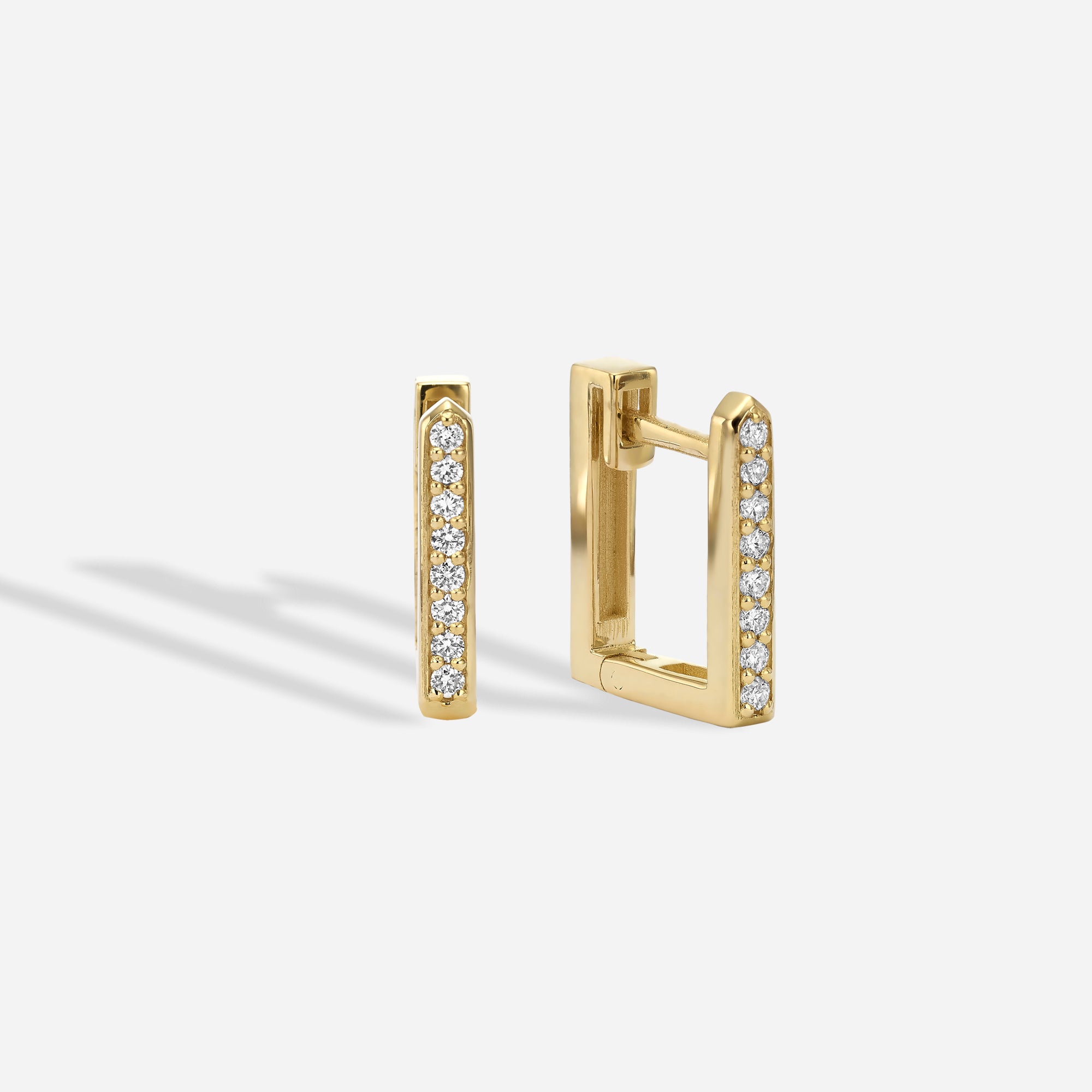 Square Pave Huggies | עגילי חישוק
