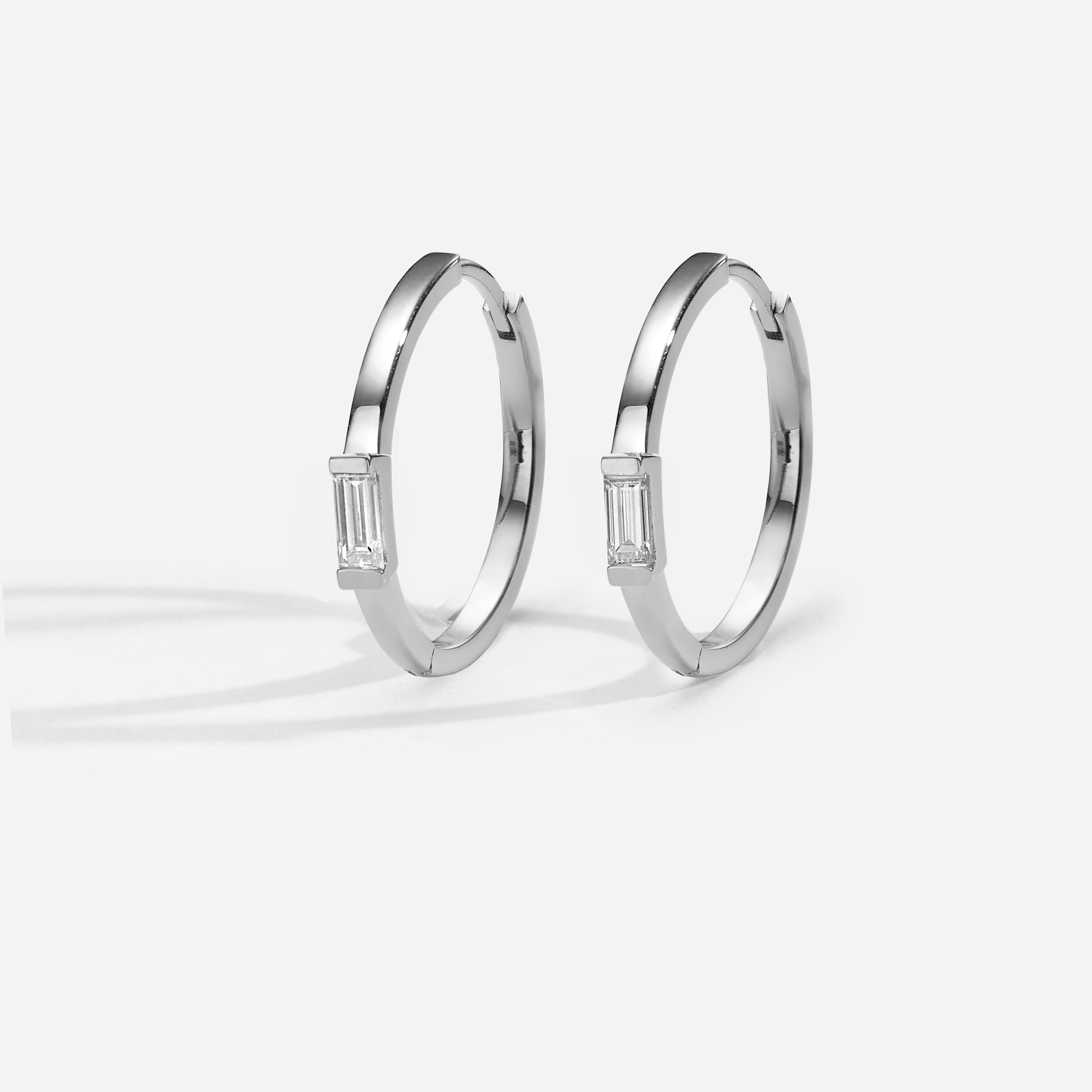 Fantasy | עגילי חישוק יהלומי באגט