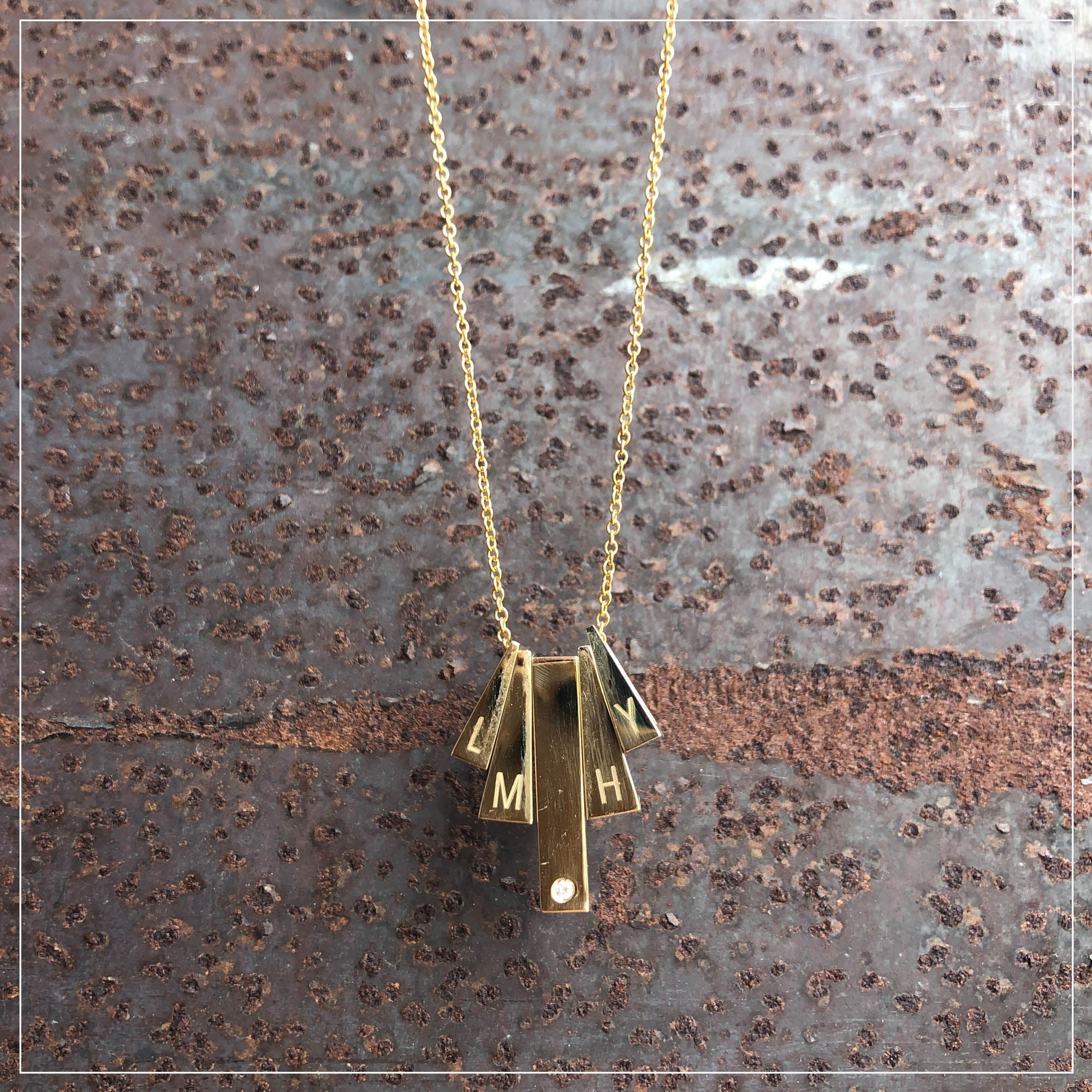 לאסט צ׳אנס >> Love Bar M+L+M | תליון לב וחריטה